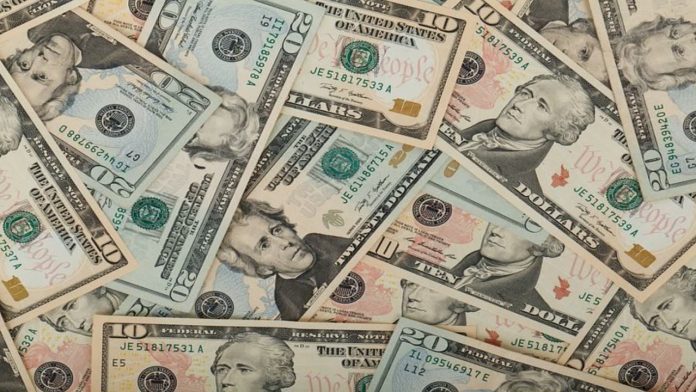 Bajó, pero un dólar en Colombia sigue costando más de 4000 pesos