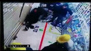 policía en Pasto se metió a una droguería y golpeó a manifestantes