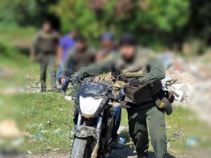 Le robaron la moto en el sector de Acopi, los ladrones se la tiraron al Cauca y la encontraron a la altura de Petecuy | Noticias de Buenaventura, Colombia y el Mundo