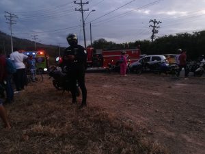 Nuevo accidente en Cali: el vehículo terminó en el canal de alcantarillado - Noticias de Colombia