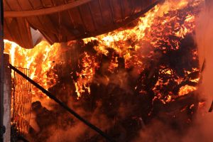 10 lesionados y siete viviendas destruidas deja incendio en Pasto: llamas alcanzaron hasta 80 metros de altura - Noticias de Colombia