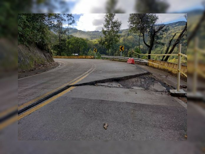Derrumbes, hundimientos y caída de banca en varias vías de Nariño, 12 municipios seriamente afectadas