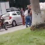 Hombre golpeado en la calle por infidelidad en Cali