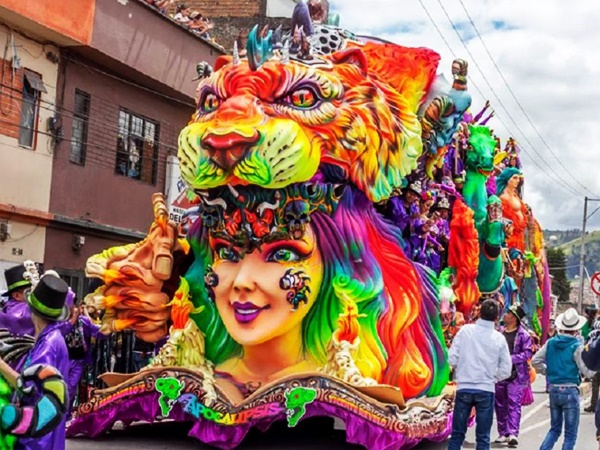 Derroche de cultura y color: Hoy Pasto vivirá el Día Magno con la exhibición de carrozas en el pasaje del Carnaval