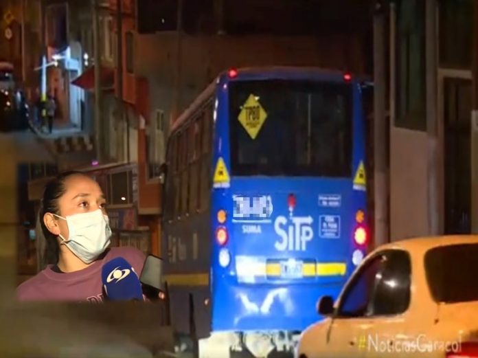 Tocada y acosada frente a sus hijos en un bus, otra denuncia por agresión sexual en Bogotá