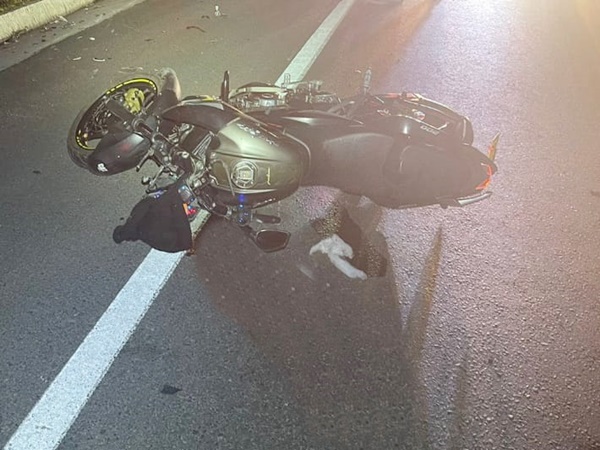 Por exceso de velocidad motociclista chocó contra objeto fijo y murió en vía de Pasto