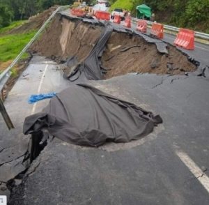 The road that collapsed 10 days after it was inaugurated: Duque said that there was monitoring and contractual demand, but what happened?