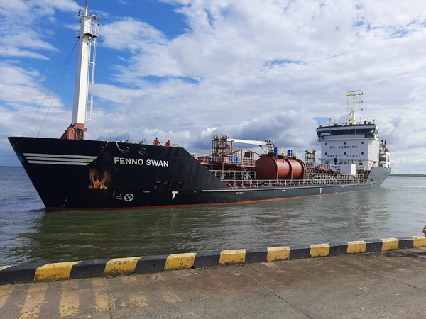 Enhorabuena: Al puerto tumaqueño arribó el primer barco con 1.260.000 galones de combustible