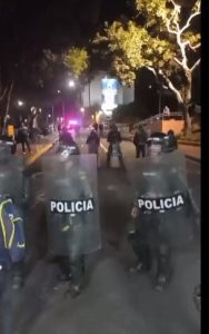 "Nos rodearon con el Esmad": Llegaron a protestar, buscaban al alcalde de Cali y terminaron en trifulca con la policía