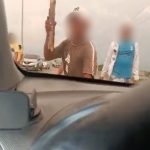 En Tasajera, sujetos con palos y piedras amenazan y exigen dinero a conductores