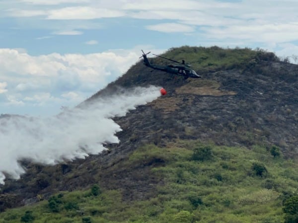 Se necesitaron más de 5000 galones de agua para apagar incendio en cerros de Yumbo