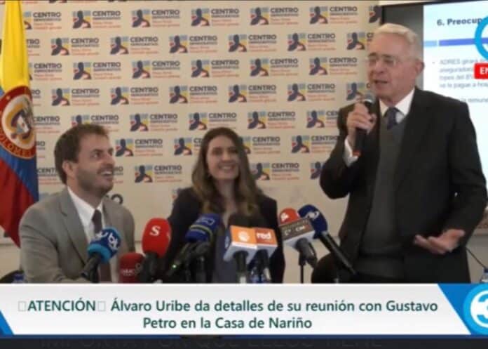 Uribe pide a Petro tener en cuenta las distintas opioniones sobre la reforma a la salud: 