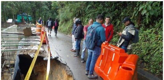 Fuerte aguacero en Quindío genera desbordamiento y cierre de vía hacia el Valle de Cocora