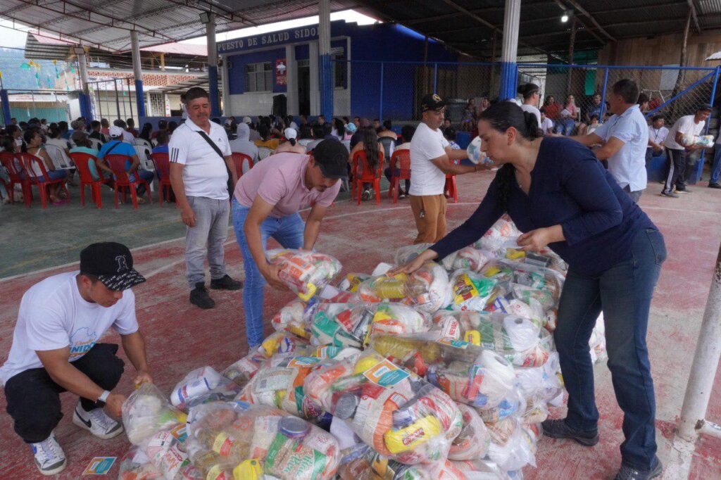 Realizó la entrega de 1.700 kits de ayuda humanitaria en zonas rurales del municipio de Cumbitara.